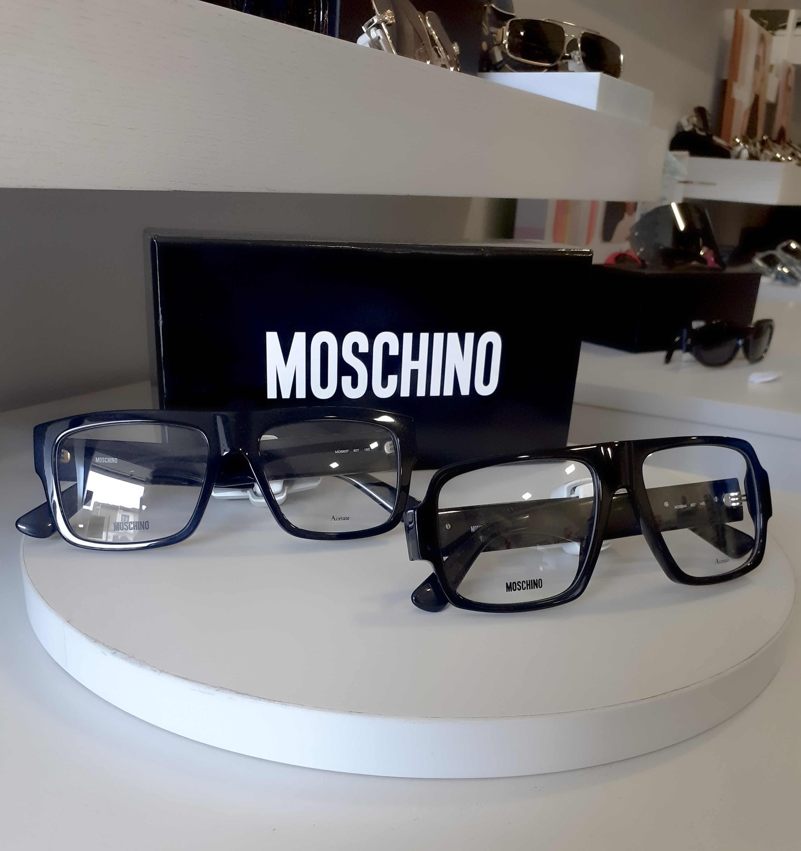 Interno del negozio Affortunato Ottica a Castrovillari